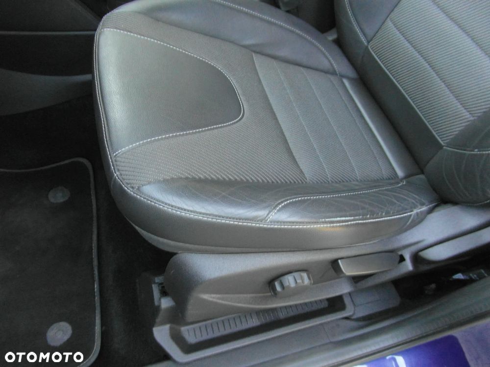 Ford Kuga 2.0 TDCi 2x4 Titanium - 17
