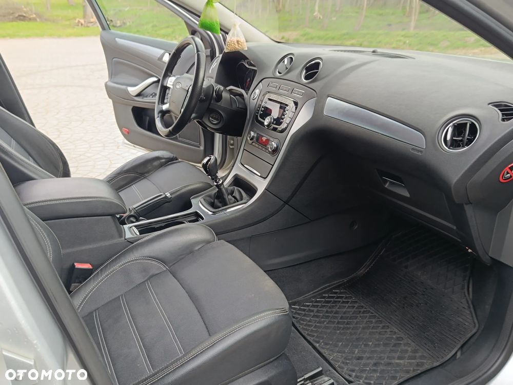 Ford Mondeo 2.0 TDCi Ambiente - 21