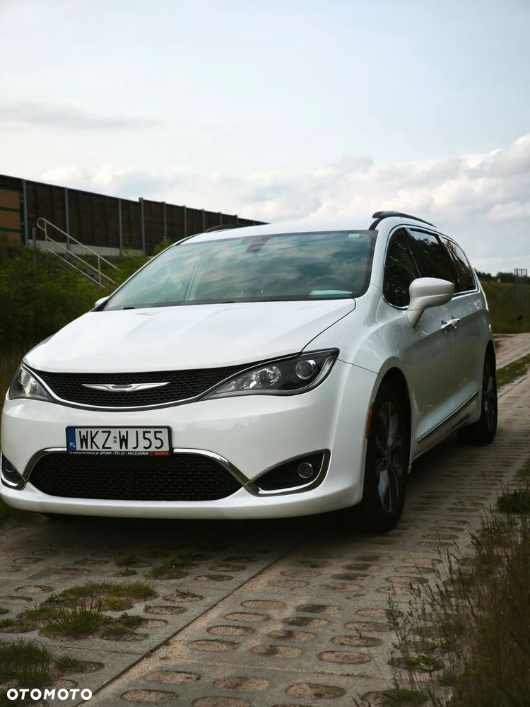 Chrysler Pacifica - 3