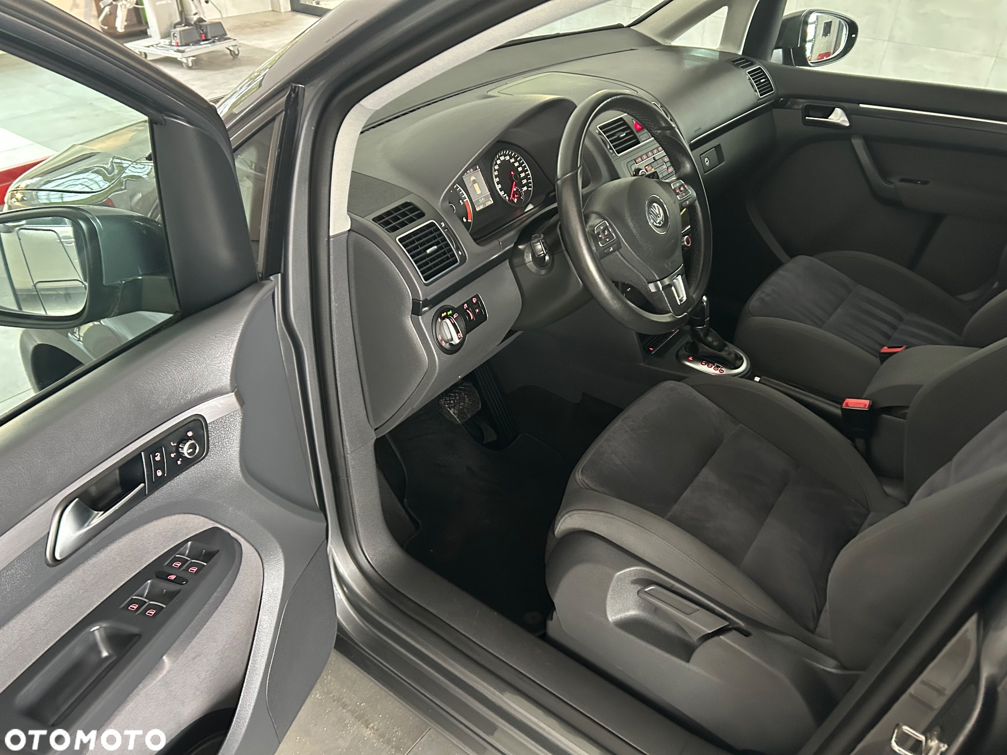 Volkswagen Touran 2.0 TDI BMT Comfortline Plus DSG - 16