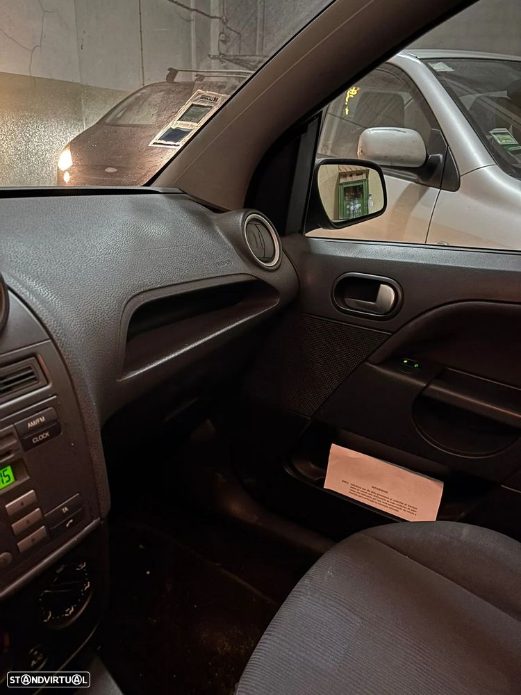 Ford Fiesta - 15
