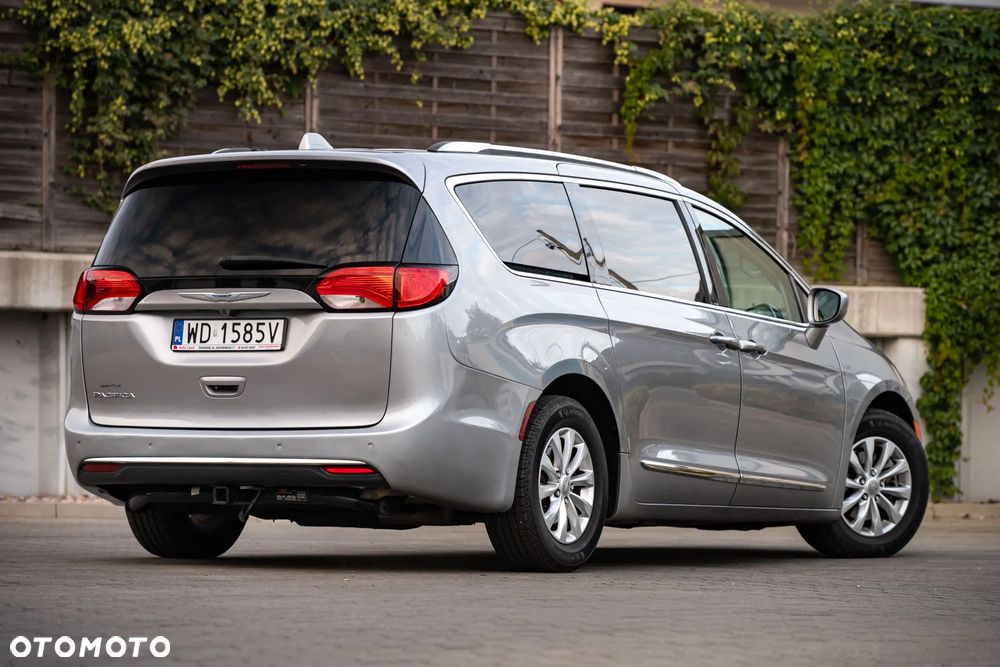 Chrysler Pacifica - 4