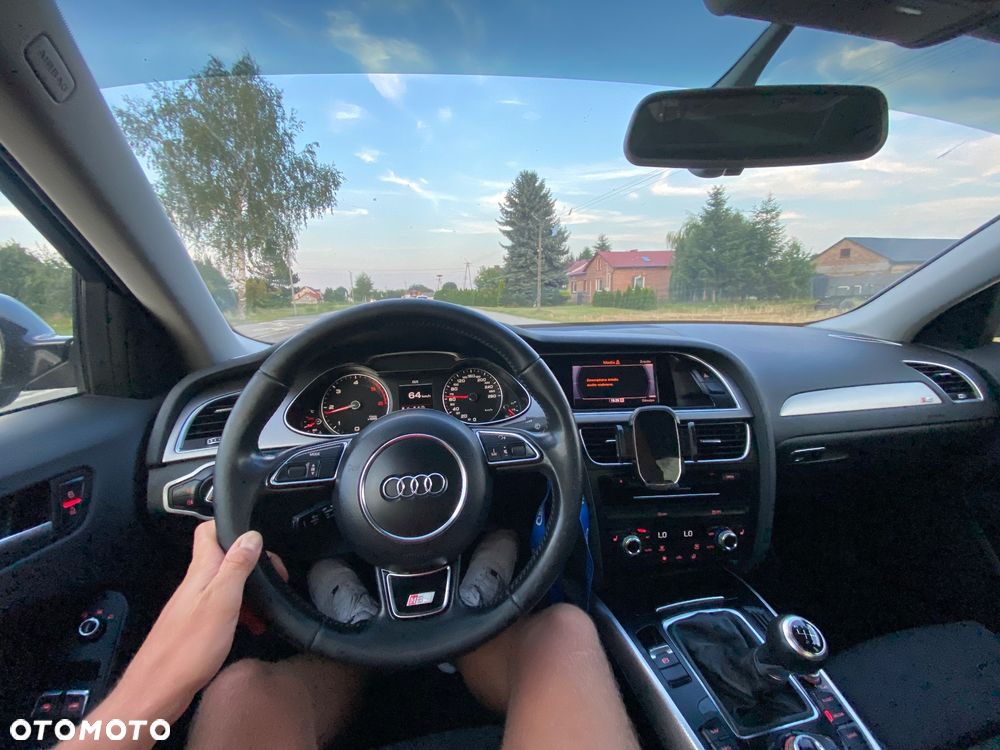 Audi A4 Limousine - 16