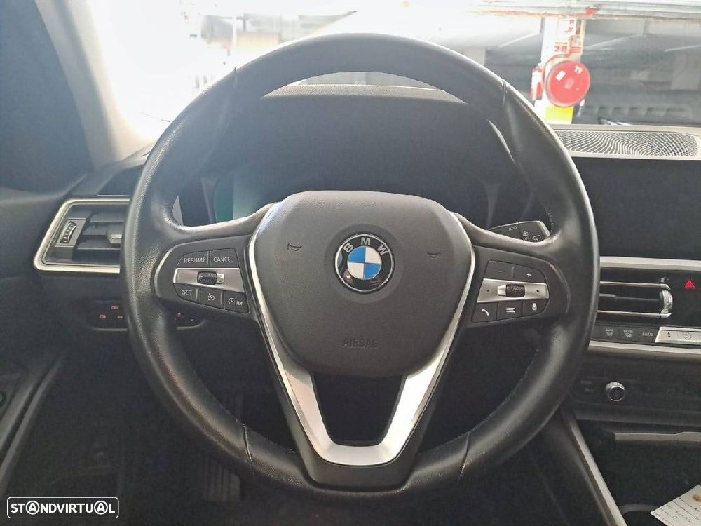 BMW 318 d Auto - 12