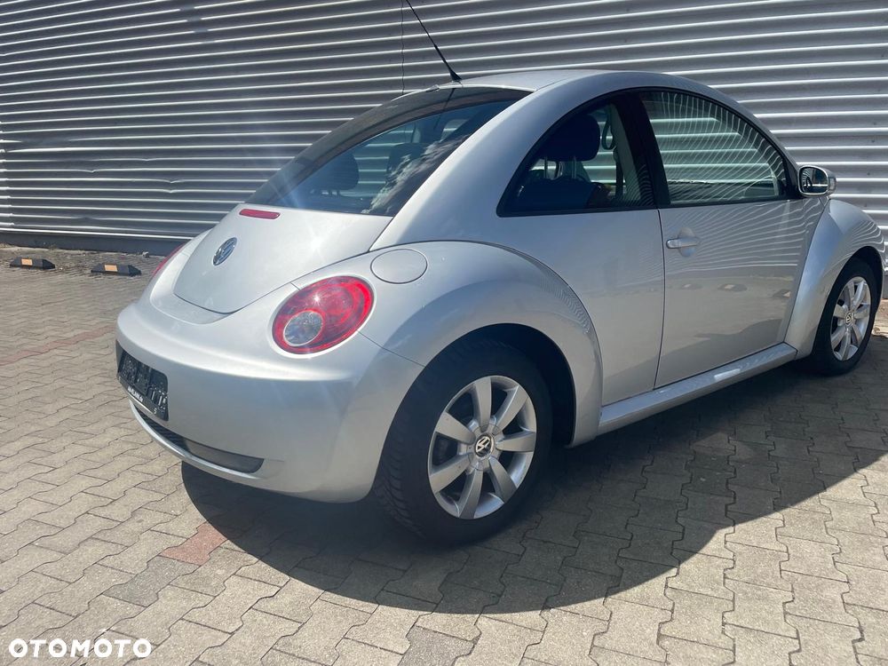 Volkswagen New Beetle - 8