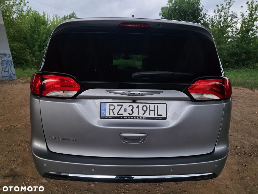 Chrysler Pacifica - 10