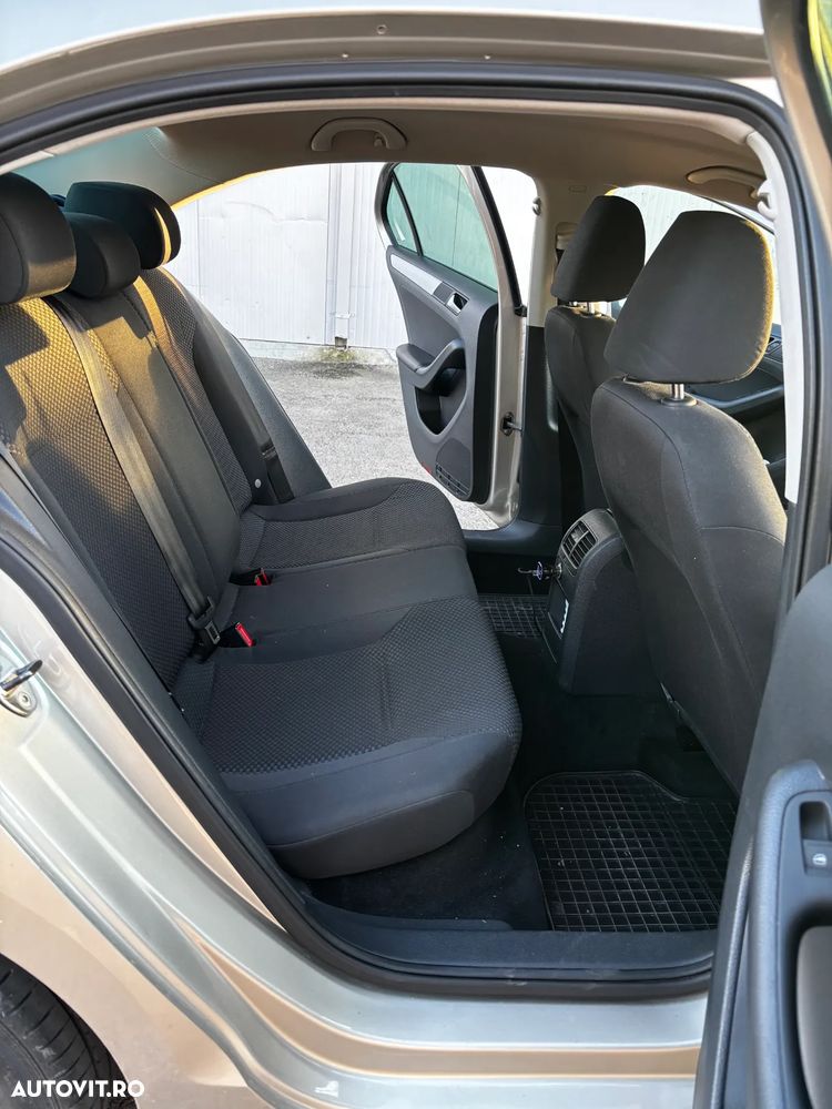 Volkswagen Jetta - 8