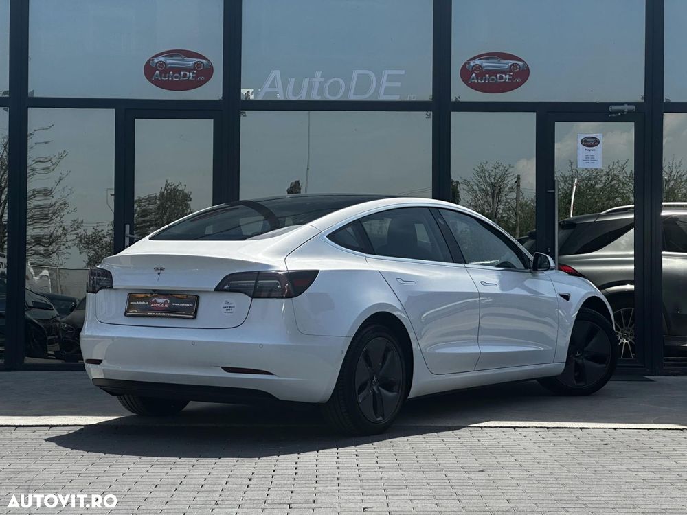 Tesla Model 3 - 3