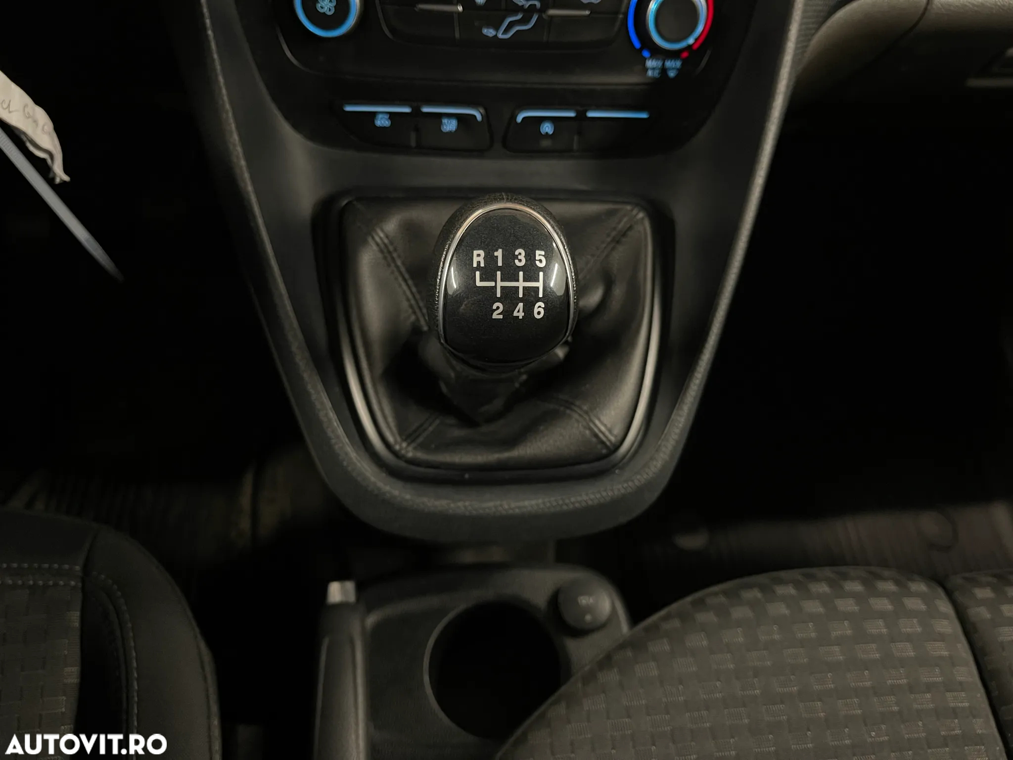 Ford Transit Connect - 19