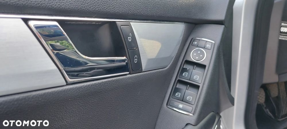 Mercedes-Benz Klasa C 200 Avantgarde Edition - 15