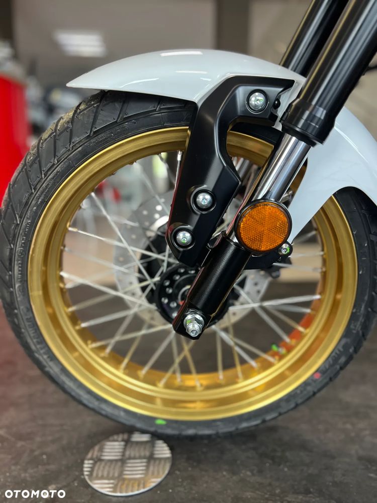 Yamaha XSR - 11