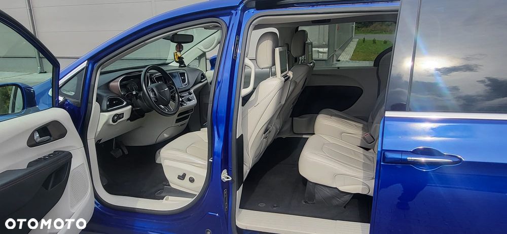 Chrysler Pacifica - 18