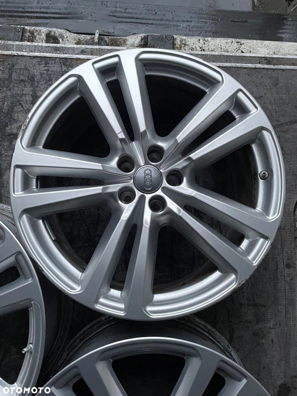FELGA ALUMINIOWAA UDI Q7 SQ7 4M0 9x20 ET28 5x112 4M0601025CL - 2