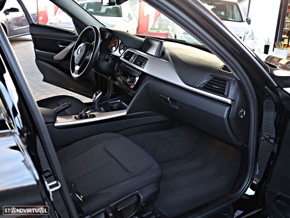 BMW 320 d Touring Advantage Auto - 17