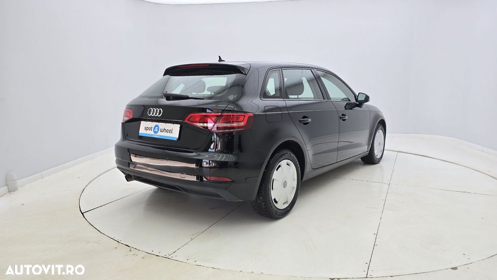 Audi A3 Sportback 1.6 TDI S tronic - 6