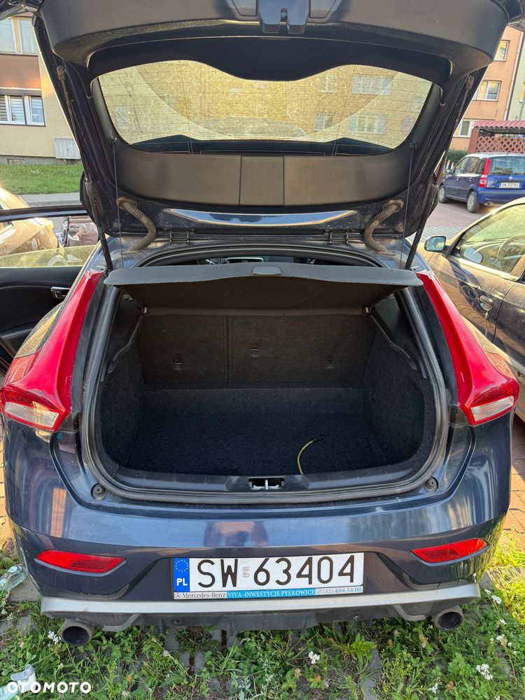Volvo V40 D4 R-Design - 9