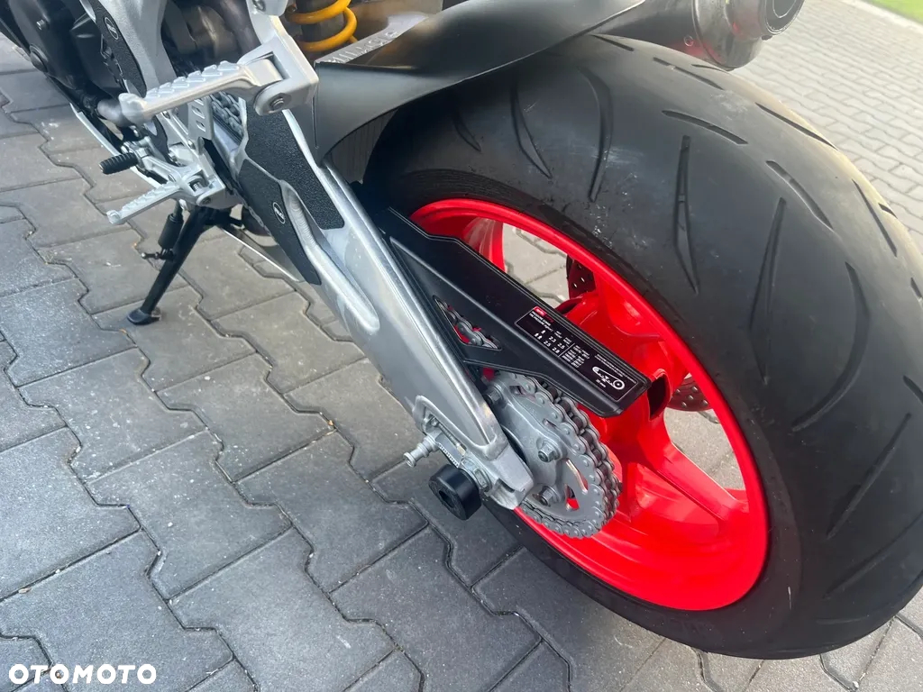 Aprilia RSV - 24