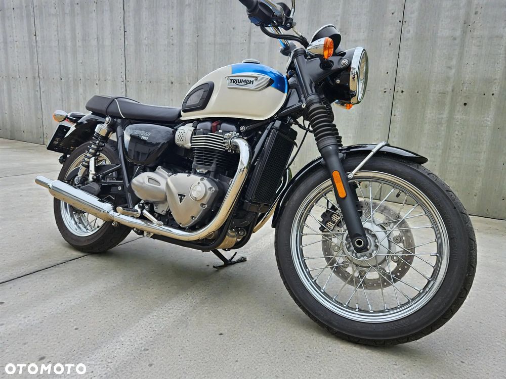 Triumph Bonneville - 5