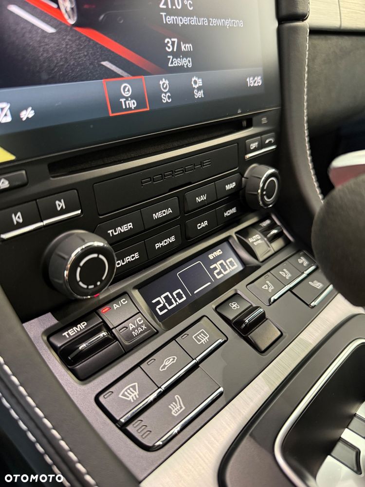 Porsche 718 Cayman - 25