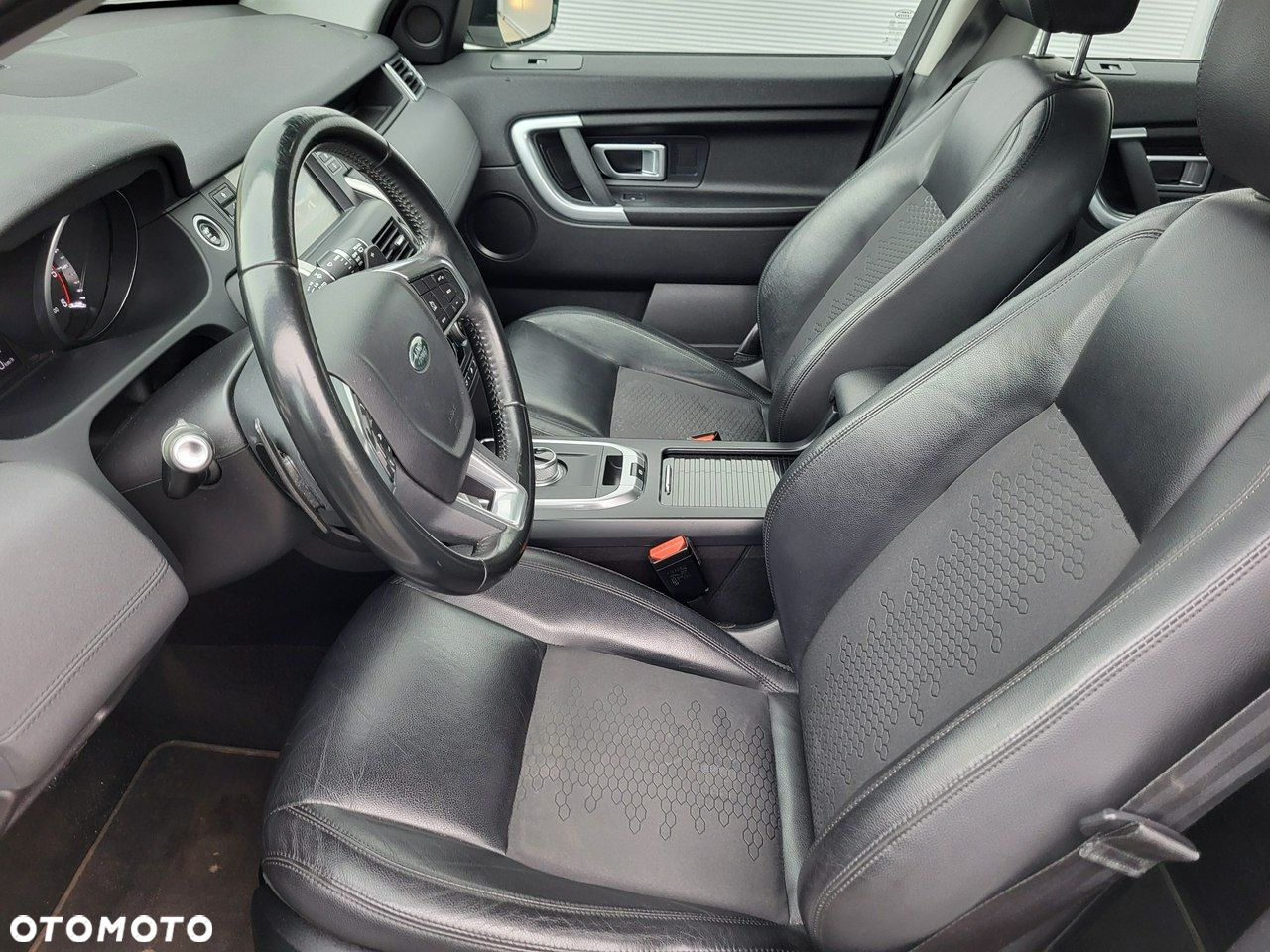 Land Rover Discovery Sport - 16