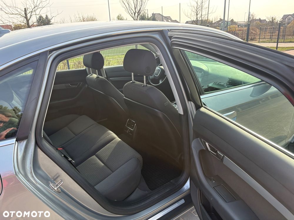 Audi A6 Limousine 2.4 - 12