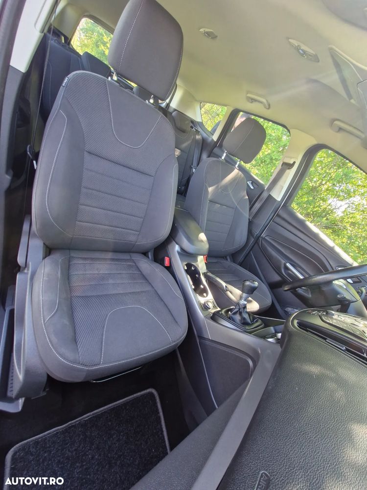 Ford Kuga 2.0 TDCi 2x4 Titanium - 6