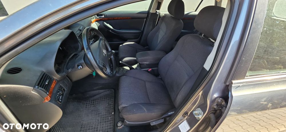Toyota Avensis 1.8 VVT-i - 10
