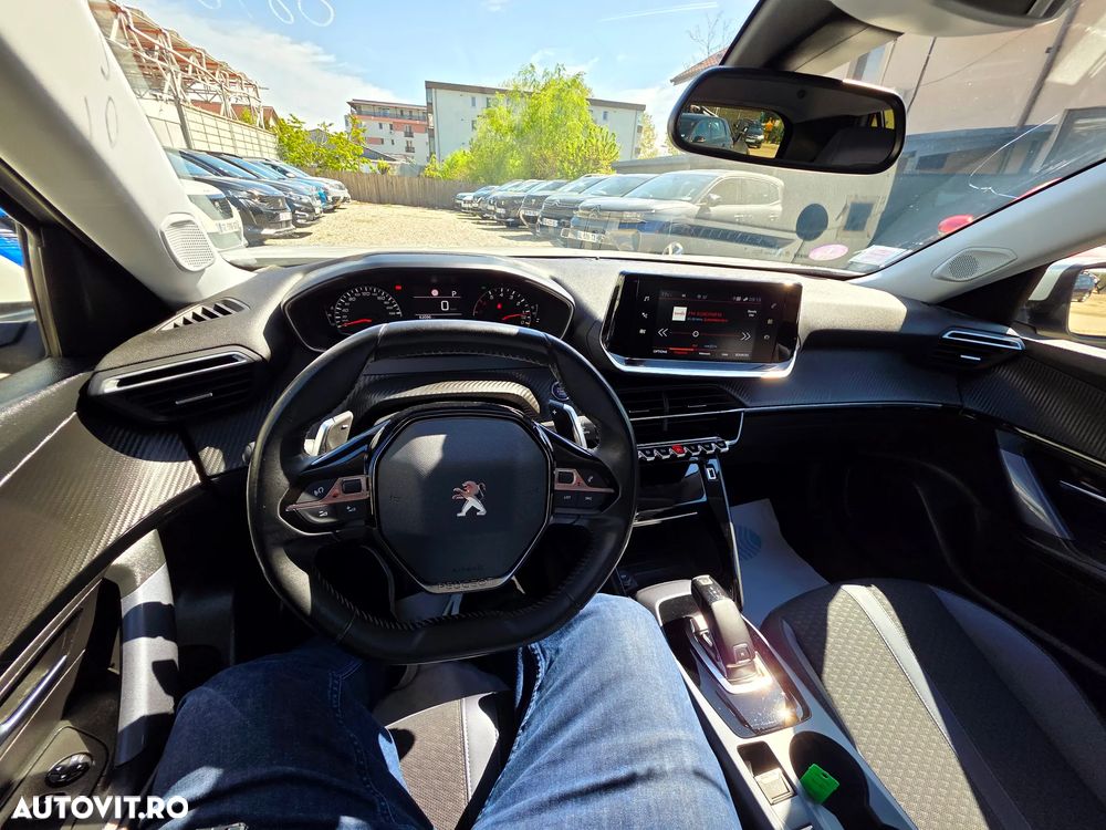 Peugeot 2008 PureTech 130 EAT8 GT - 25