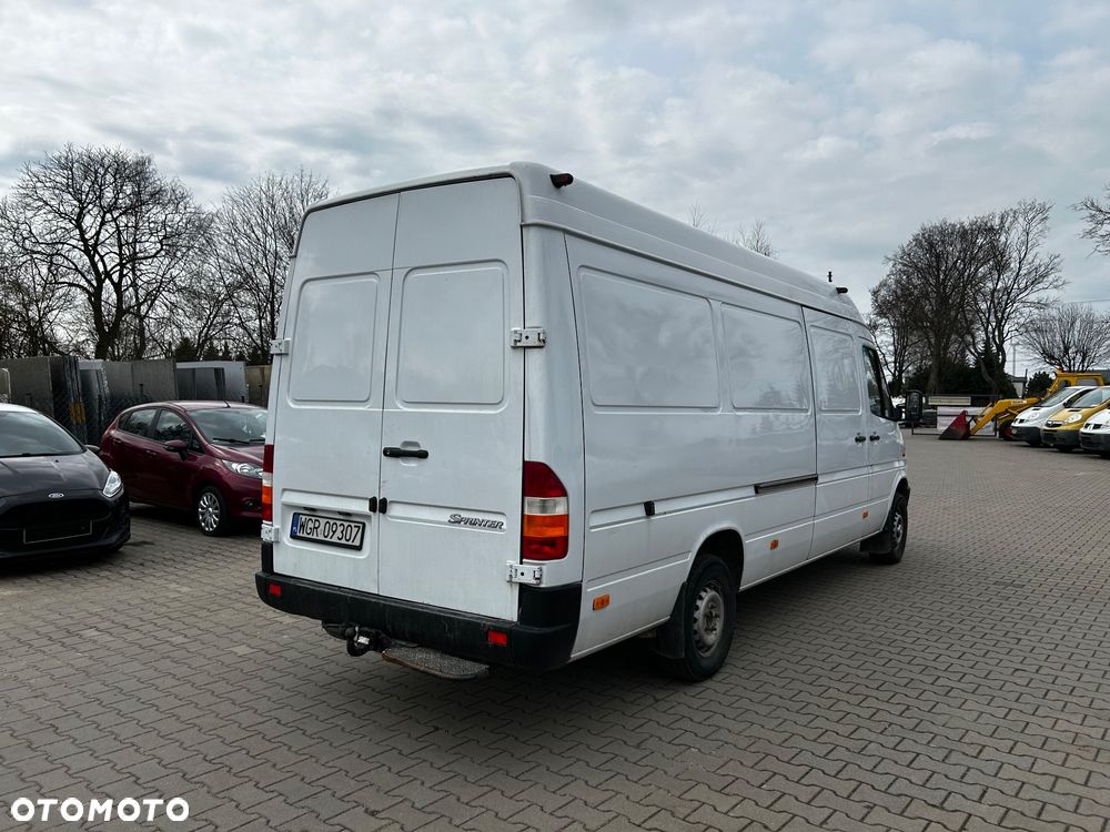 Mercedes-Benz Sprinter - 4