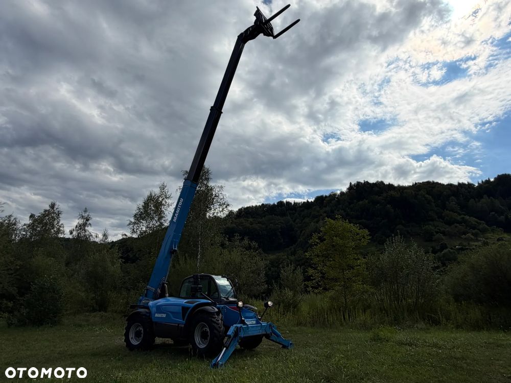 Manitou MT1440. Ładowarka Teleskopowa 14 metrów wysuw! UDŹWIG 4 TONY! Przebieg 2500 mtg. Maszyna jak Nowa z SALONU. 2017 rok. z Norwegii z Gospodarstwa rolnego! Silnik PERKINS Turbo 110 km. Aktualne Serwisy w Dekra. Nowy Model sterowane wszystko z 1 dżojstika. Ani deka luzów czy wycieku. OKAZJA! Jazda REWERS + 4 biegi. Skręt 3 tryby. Wyjście Hydrauliczne na maszcie, Poziomowanie ośi stabilizatory! Wyjścia Hydrauliczne na maszt! Okazja Ani deka luzów i wycieków. Wersja Norweska. Wielka Okazja  Opony jak Nowe! - 19