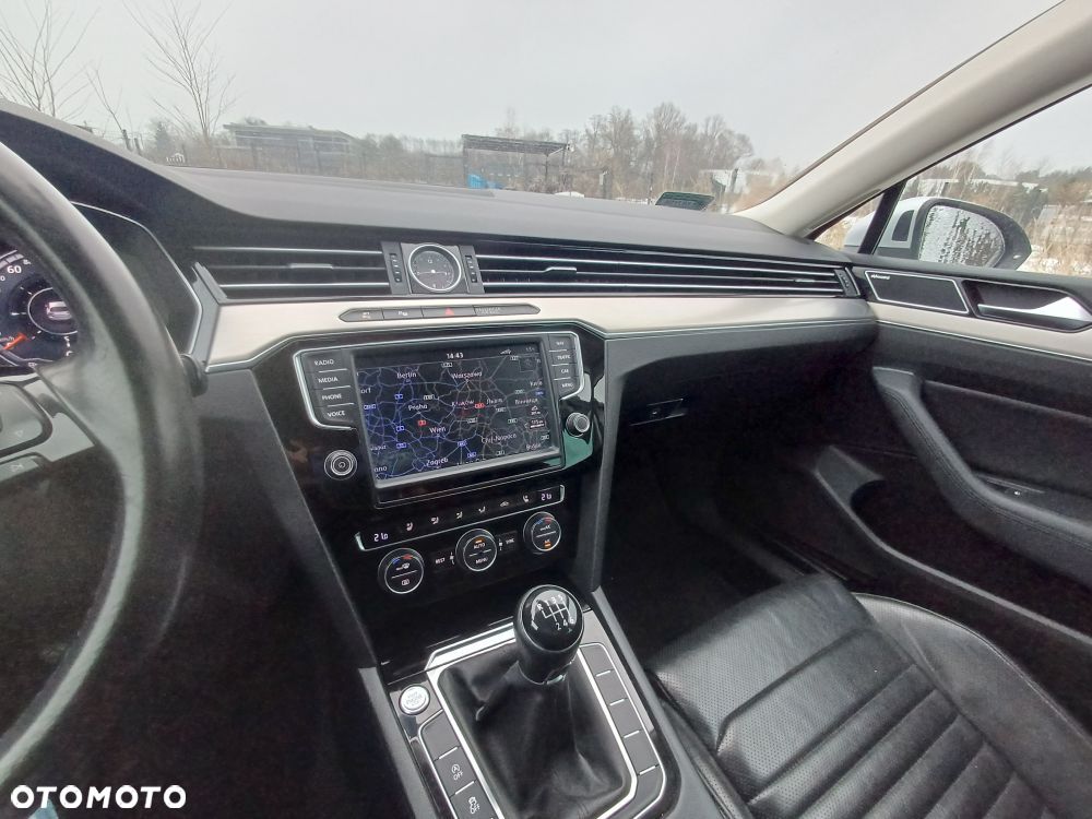 Volkswagen Passat 2.0 TDI BMT Highline - 16
