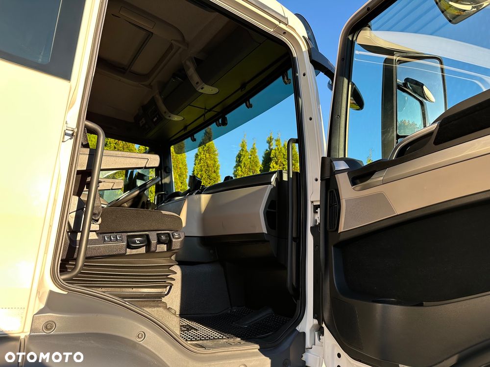 MAN / TGS / 26.420 / 6X2 / CHŁODNIA 7,7 m / Carrier / - 29