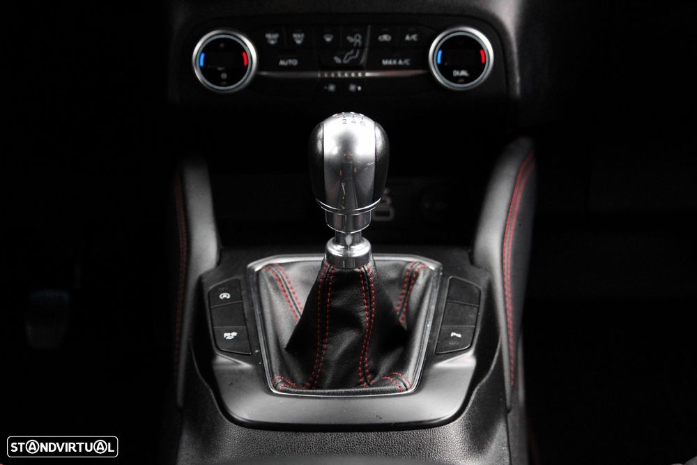 Ford Kuga 1.5 EcoBoost ST-Line - 24