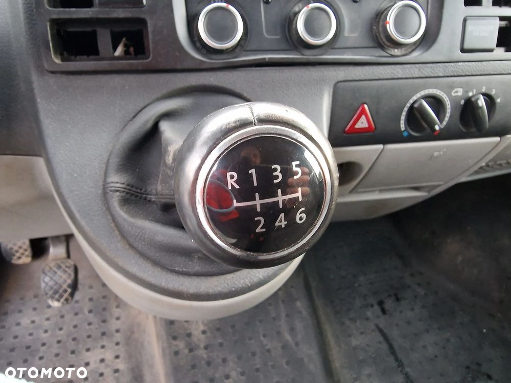 Volkswagen T5 LIFT - 21