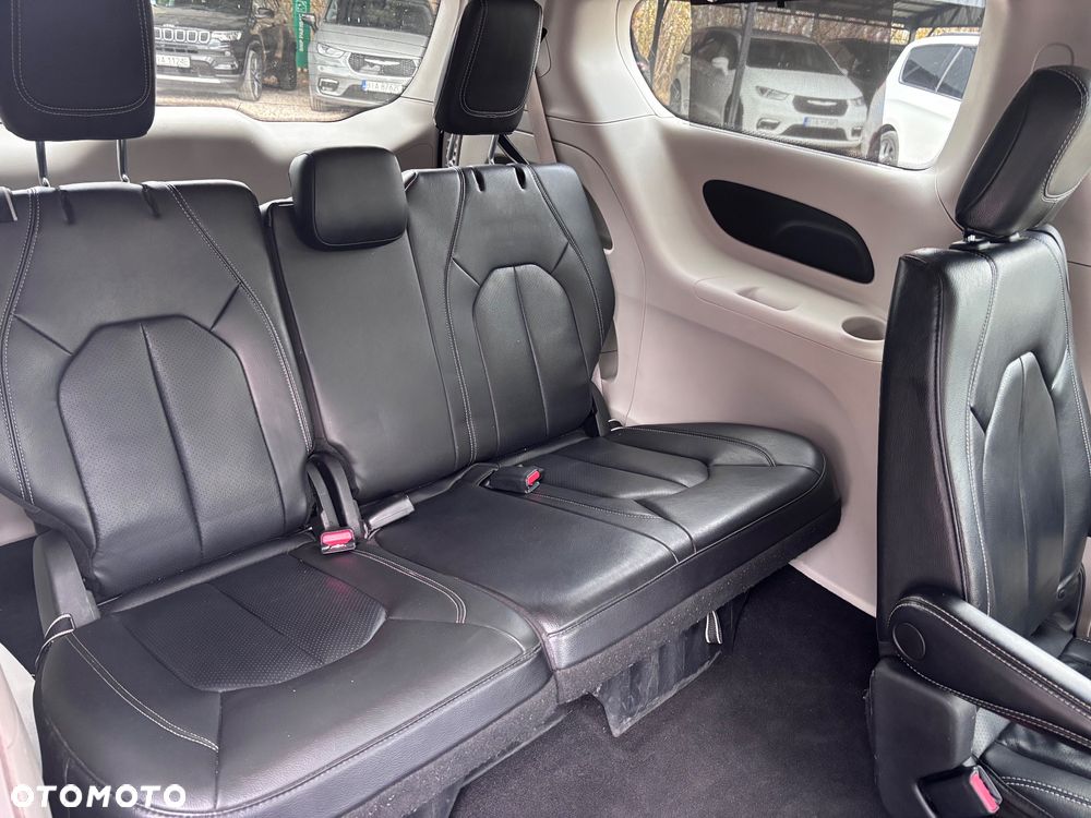 Chrysler Pacifica - 23