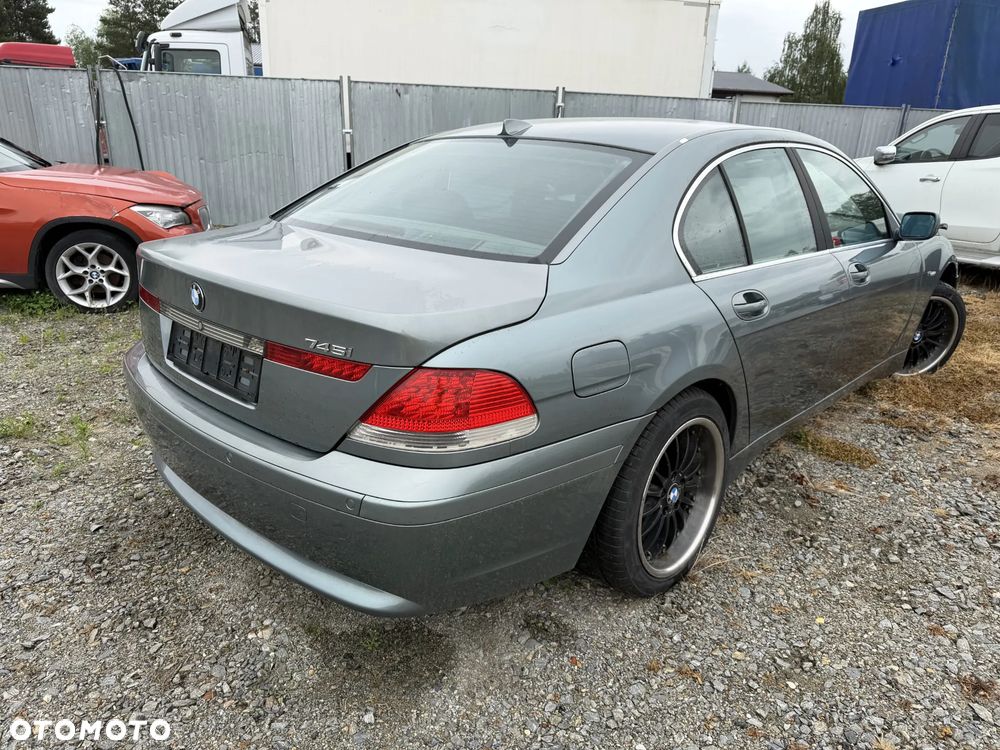 BMW Seria 7 745i - 3