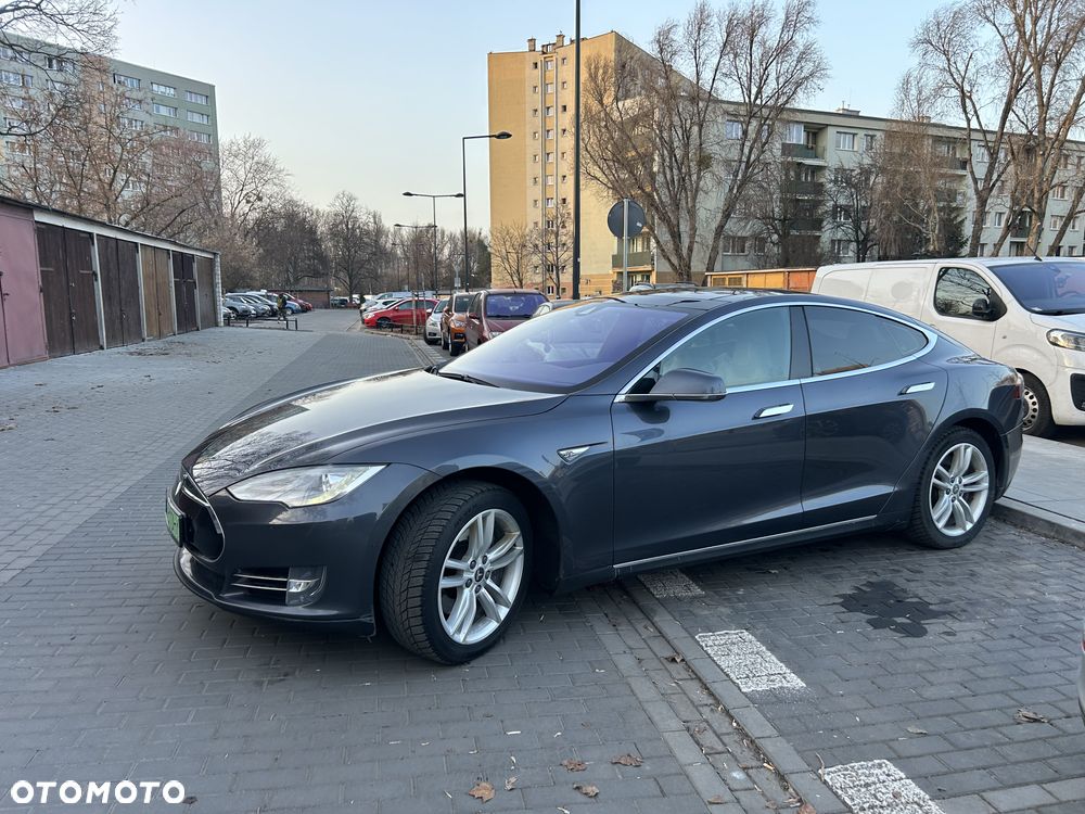 Tesla Model S 85 D - 2