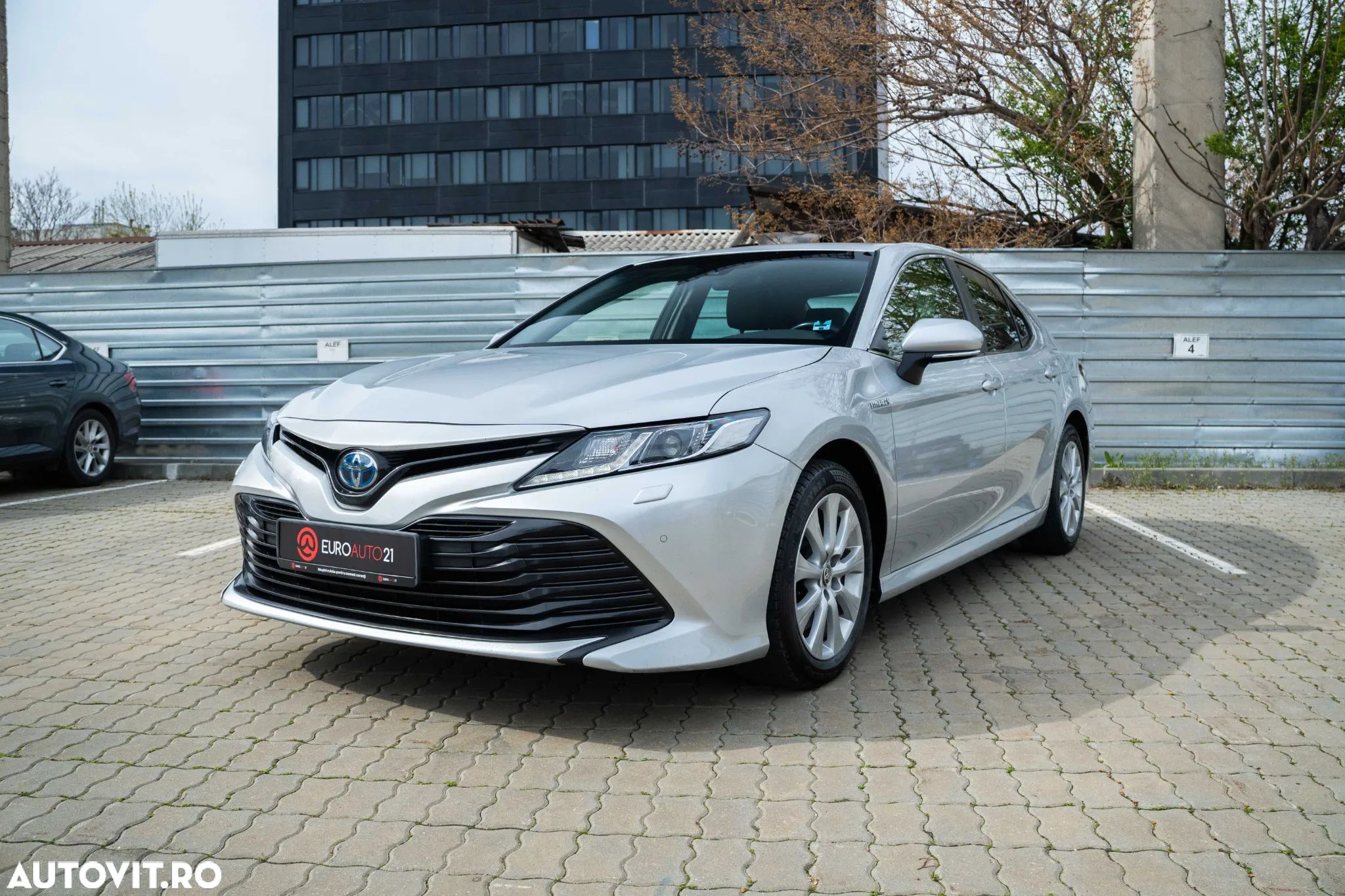 Toyota Camry 2.5 Hybrid Business - 1