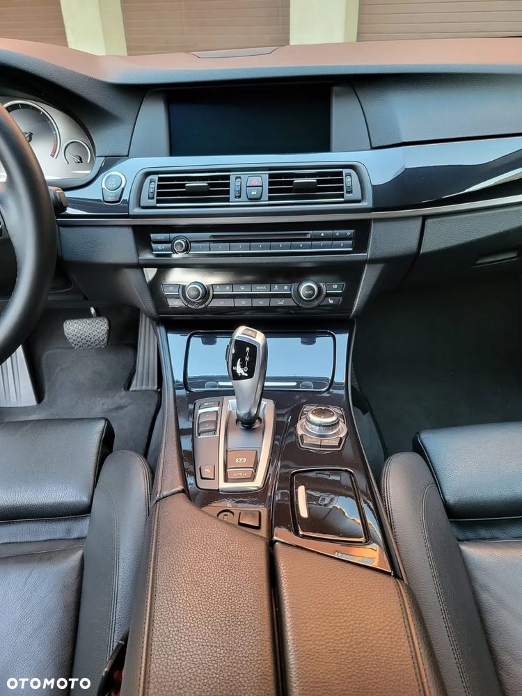 BMW Seria 5 520d Touring Luxury Line - 10