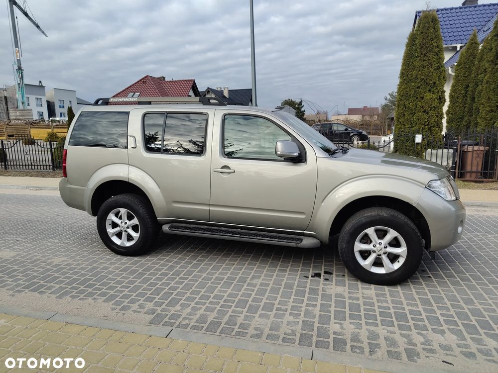 Nissan Pathfinder 2.5 DCi SE - 12