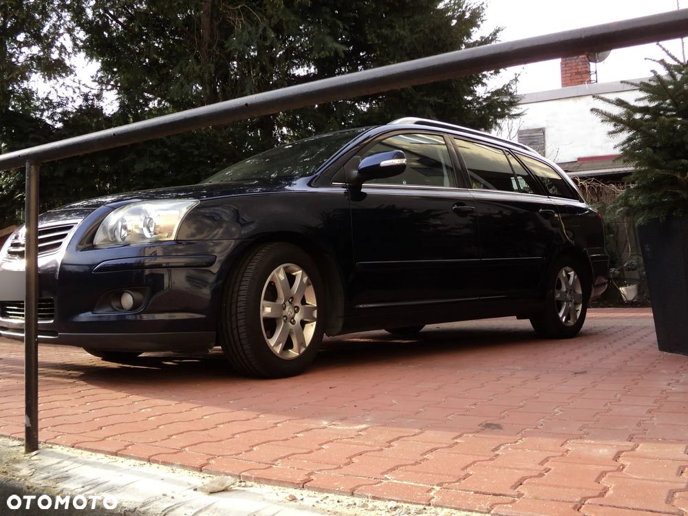 Toyota Avensis 1.8 VVT-i Combi Sol - 4