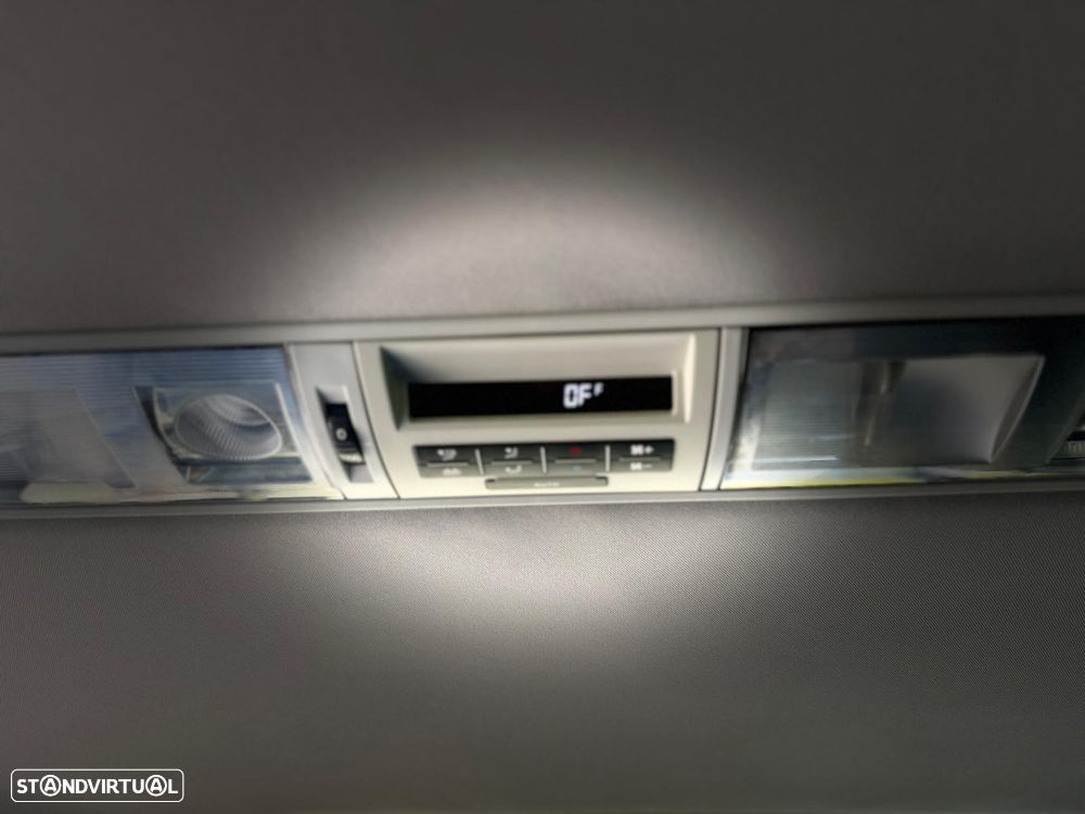 VW Multivan 2.0 TDi 180 Highline BlueMotion - 29