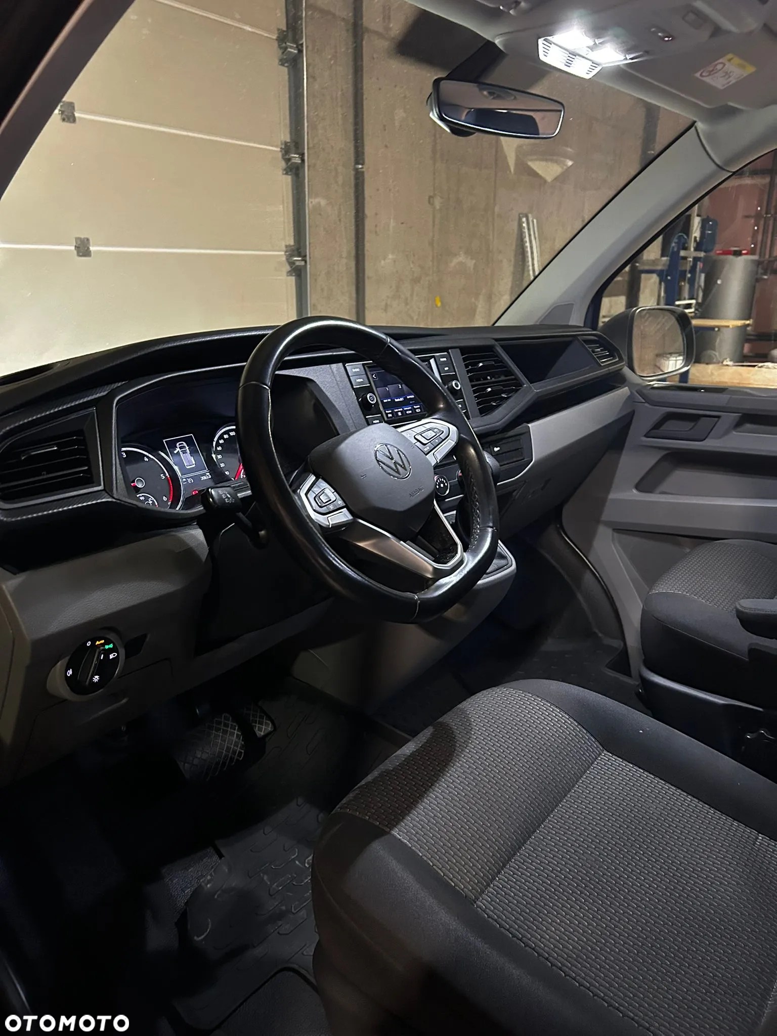 Volkswagen Caravelle - 13