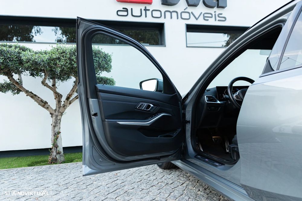 BMW 320 d Pack Desportivo M Auto - 15