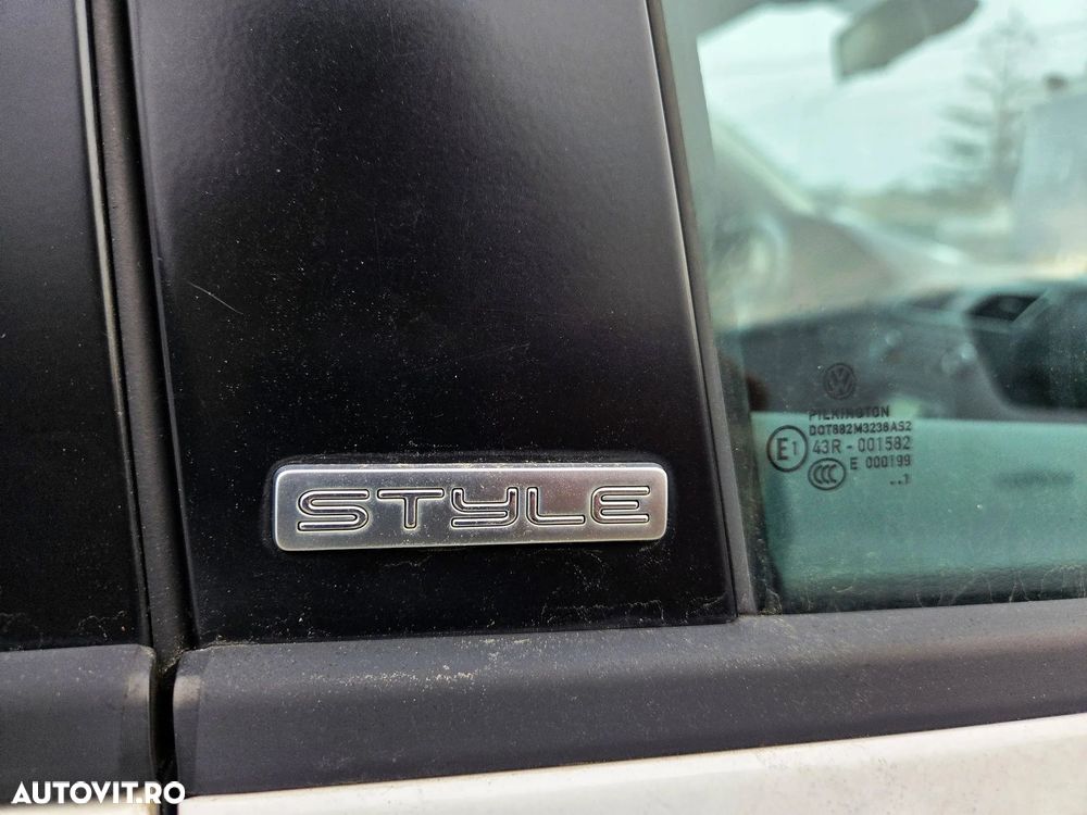 Volkswagen Touran 1.6 TDI DPF BlueMotion Technology STYLE - 22