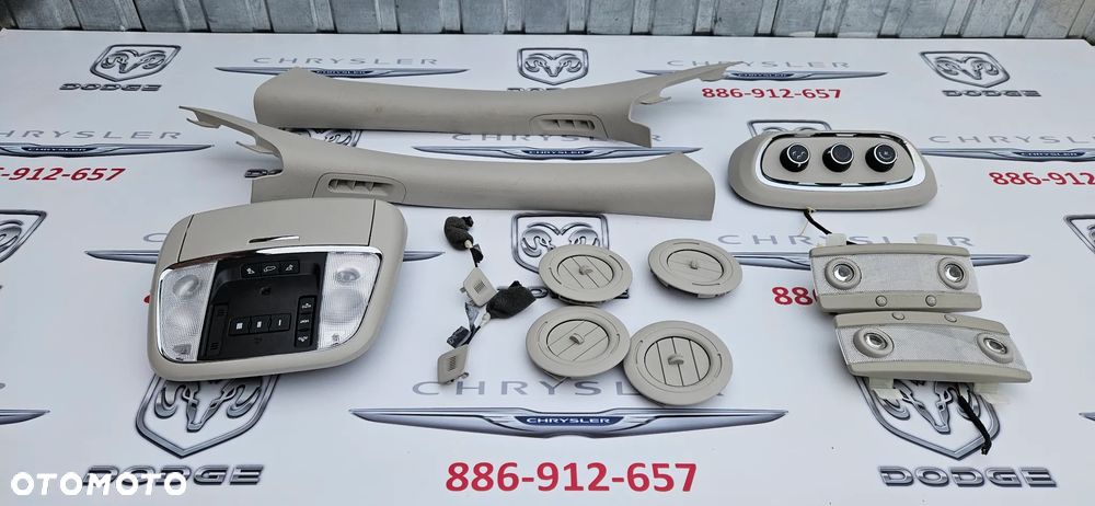 Dodge Durango III 2017- Osłona przeciwsłoneczna Słonecznik Daszek Oświetlenie kabiny Lampka podsufitki - 1