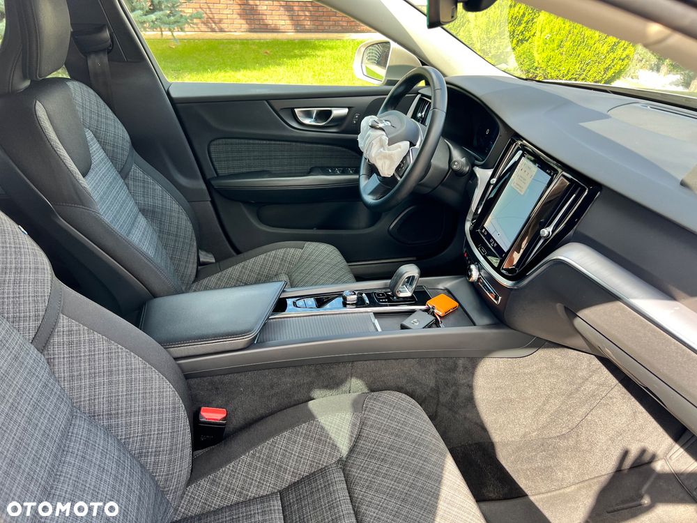 Volvo V60 B4 D Momentum Pro - 23