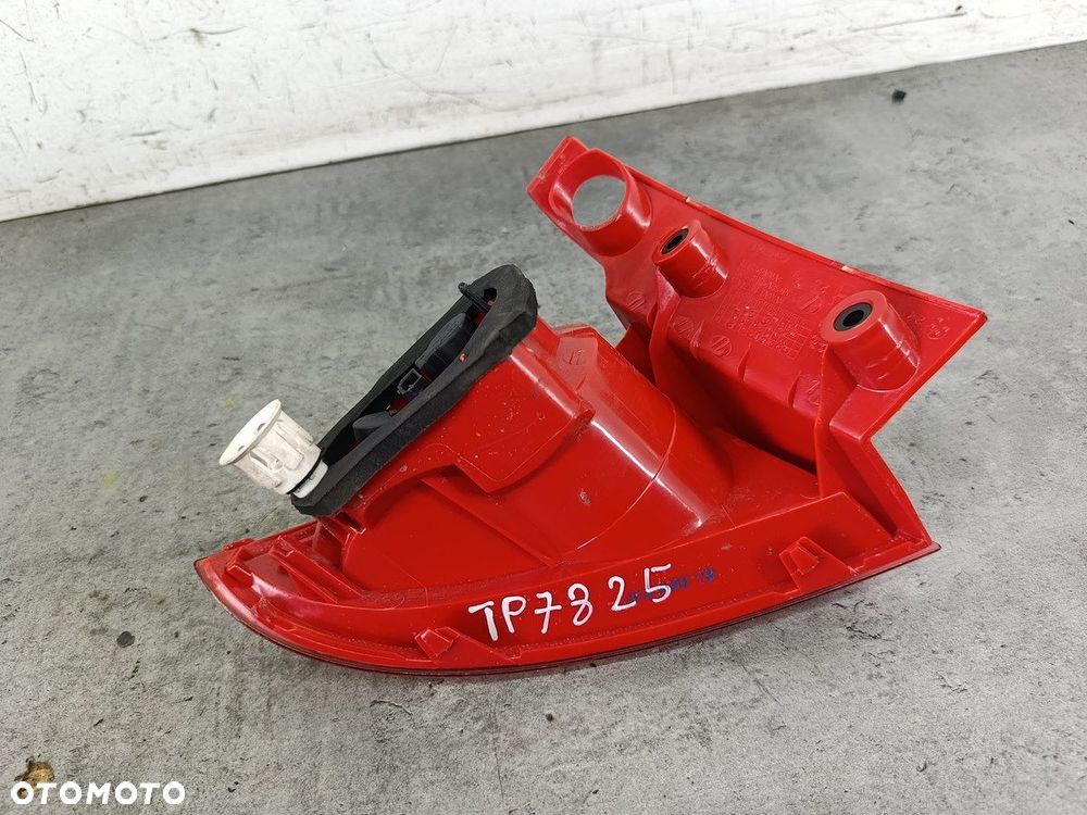 LAMPA TYLNA PRAWA SEAT LEON II 08-445-1917R DEPO HATCHBACK - 2