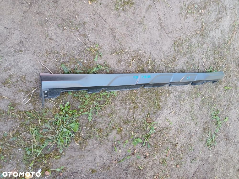 Listwa próg plastikowy prawy Hyundai Kona 17-21r