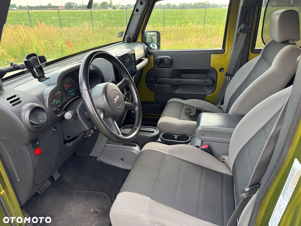 Jeep Wrangler Unlimited 3.8 Automatik Sahara - 16